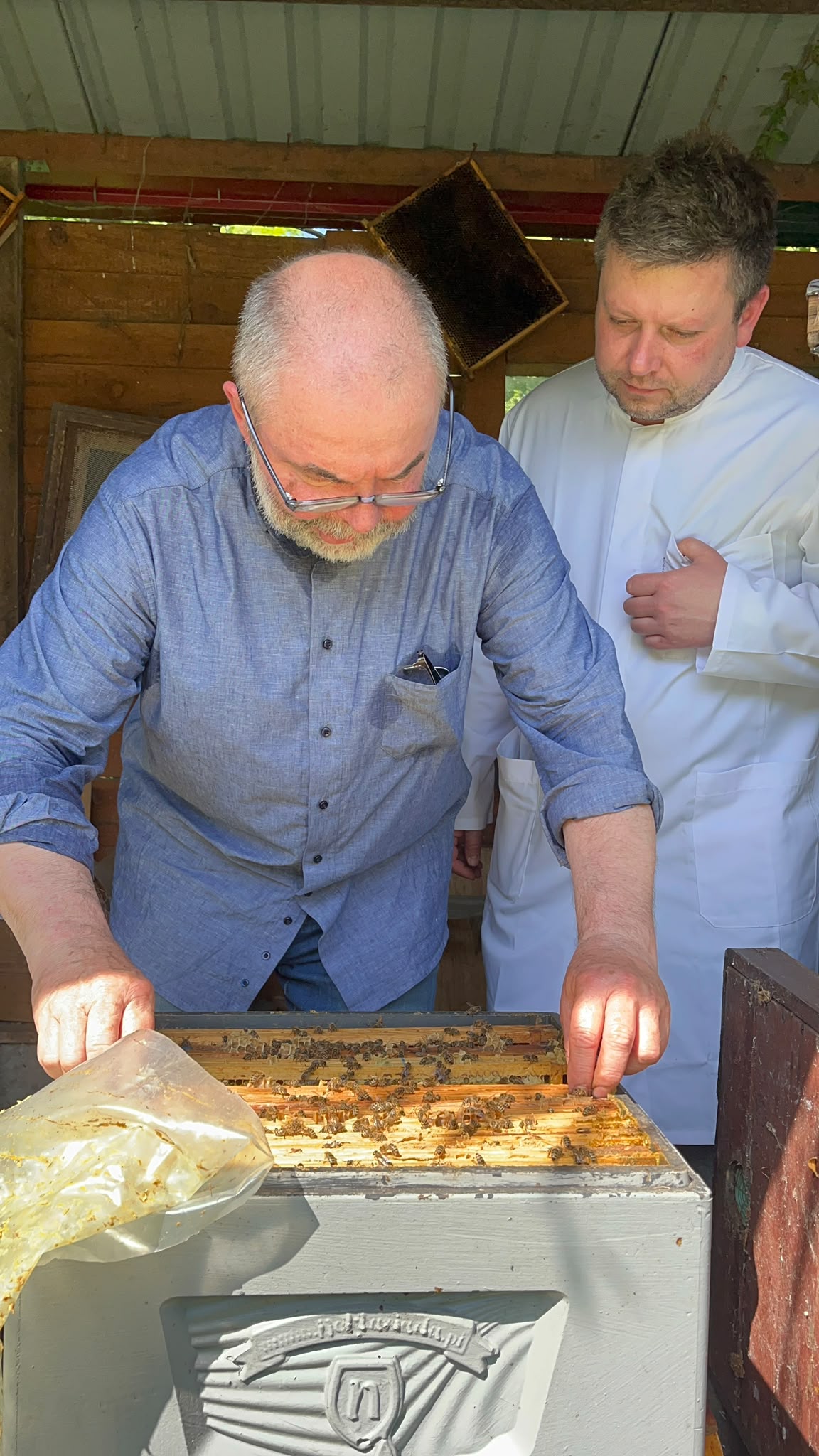 „Od kosmonauty do pszczelarza”. Brat Zdzisław Cieśla OMI i klasztorna pasieka w Obrze [Oblaci z pasją]